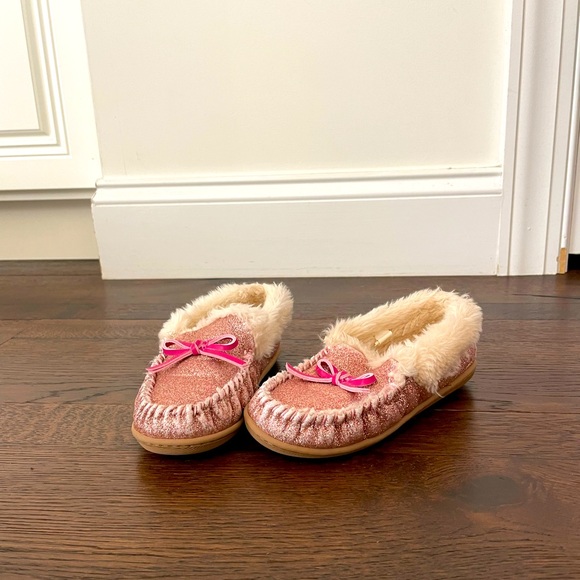 Girls fuzzy slippers - Picture 1 of 1